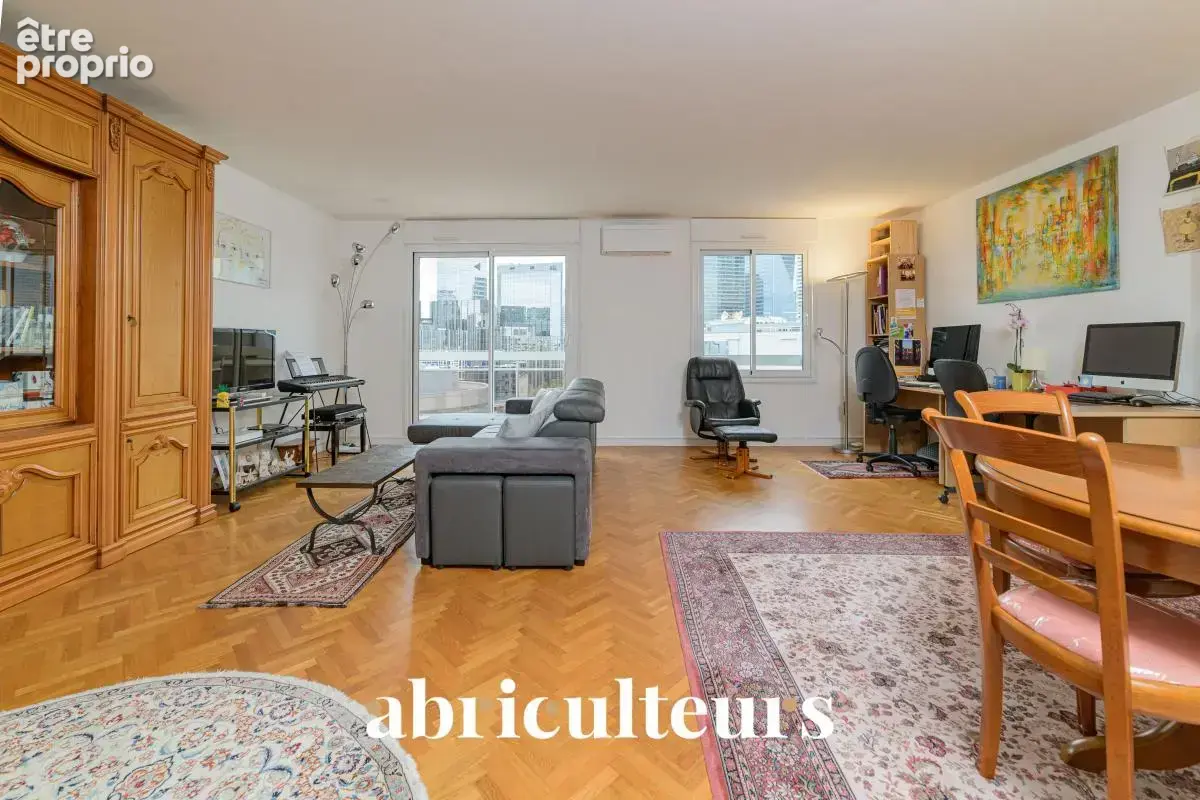 Dernier étage avec vue exceptionnelle sur La Défense – Superbe T4 familial à Courbevoie - photo 3