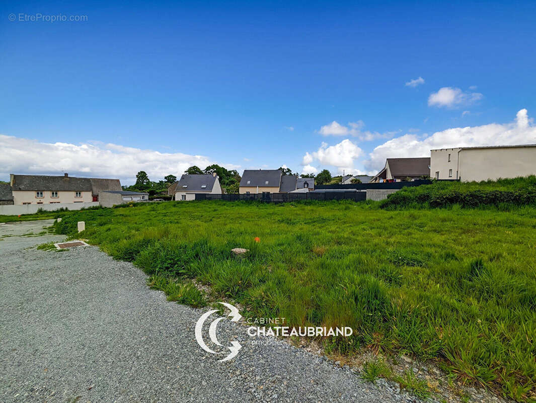 Terrain à BAGUER-PICAN