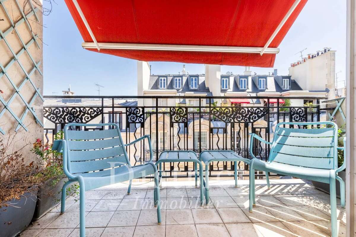 Appartement à PARIS-16E