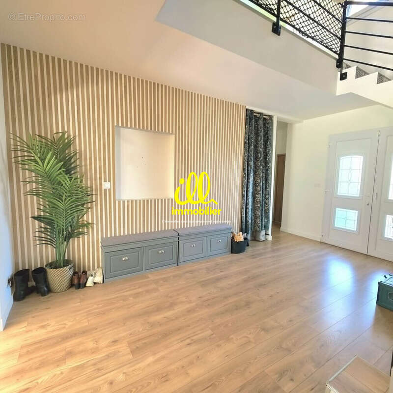 Maison 263 m² à Charleville-Mezieres  - photo 2