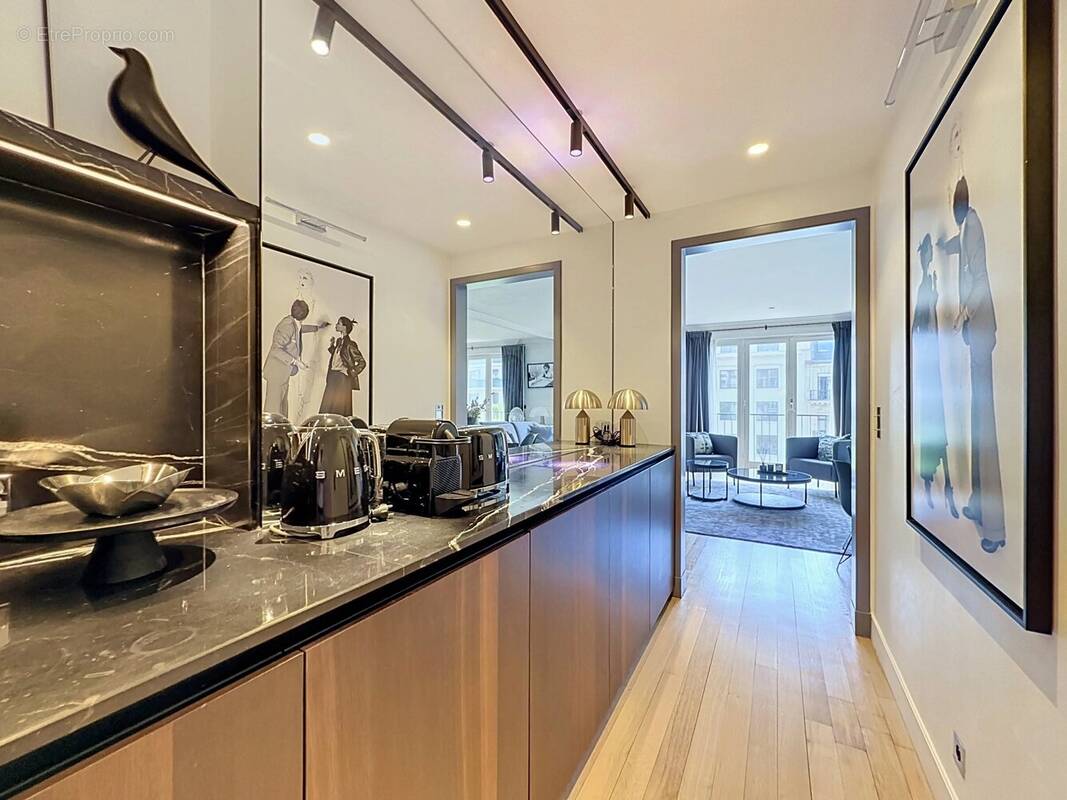 Appartement à PARIS-8E