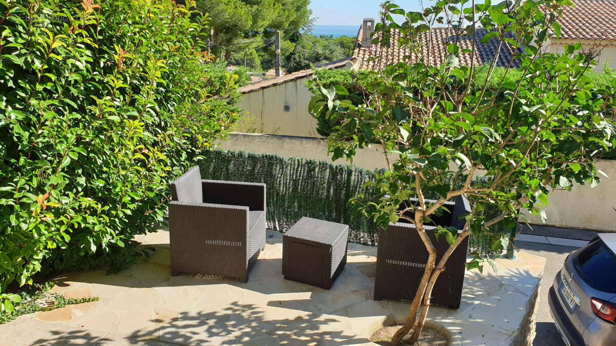 Maison à SAINT-MITRE-LES-REMPARTS