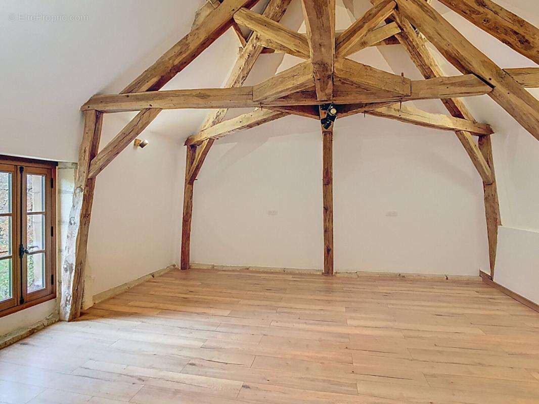 Maison à BEYNAC-ET-CAZENAC