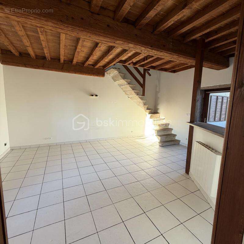 Appartement à SAINT-GENIS-LES-OLLIERES