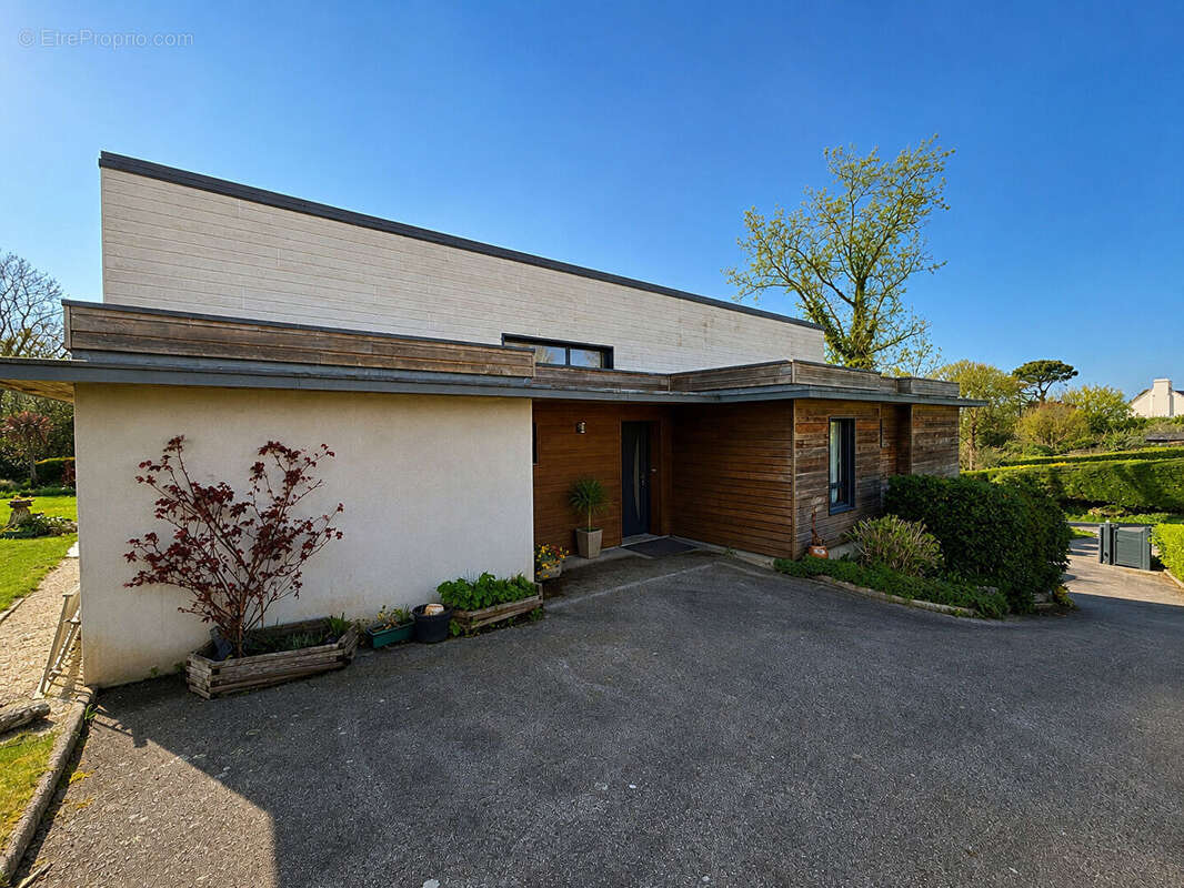 PLOUDALMEZEAU - Maison contemporaine - Rare sur le marché ! - photo 3