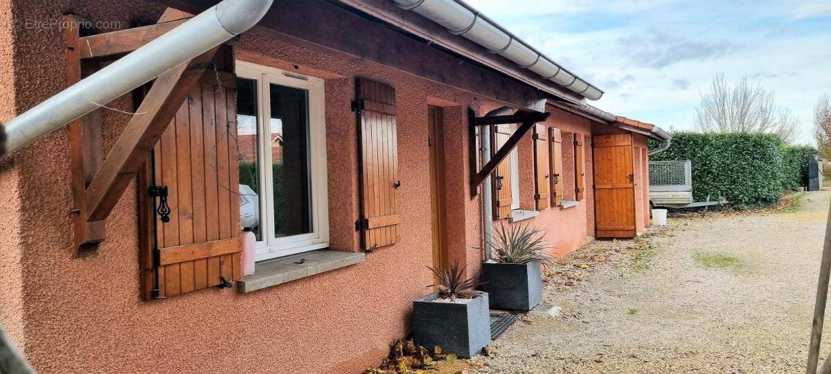 Maison à NEUVILLE-LES-DAMES