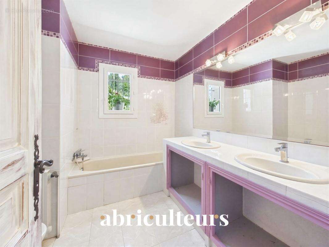 Maison à POURRIERES