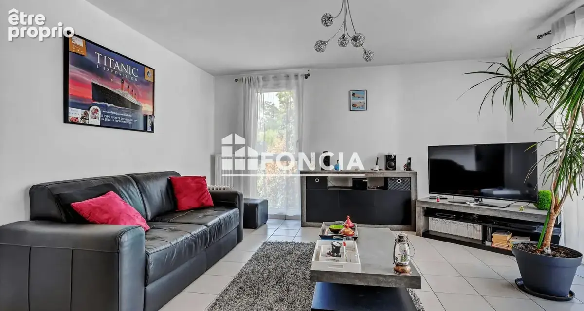 3 pièces de 58m2 Loi Carrez et 66m2 au sol avec loggia, au 1er étage avec ascenseur, 1 box, immeuble de 2013 dont 260 € de charg - photo 7