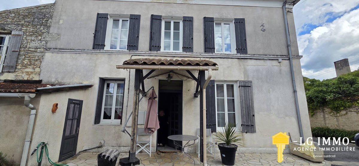Maison à SAINT-FORT-SUR-GIRONDE