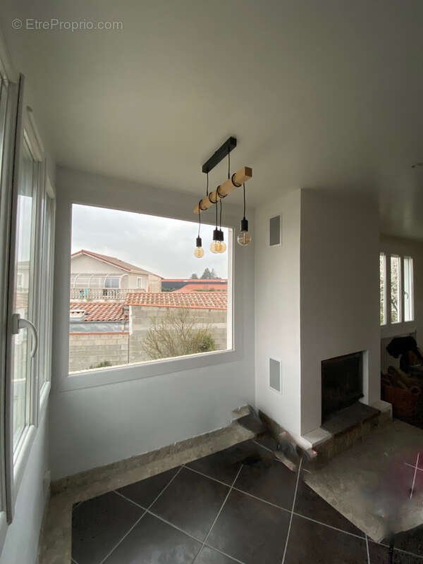 Appartement à VEAUCHE