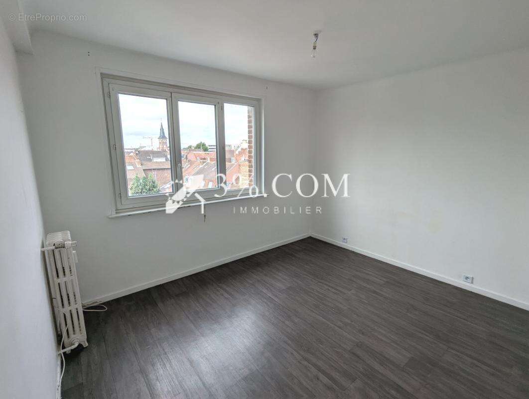 Appartement T4 à Bois-Blancs - 3 chambres - Balcon - Cave - - photo 9