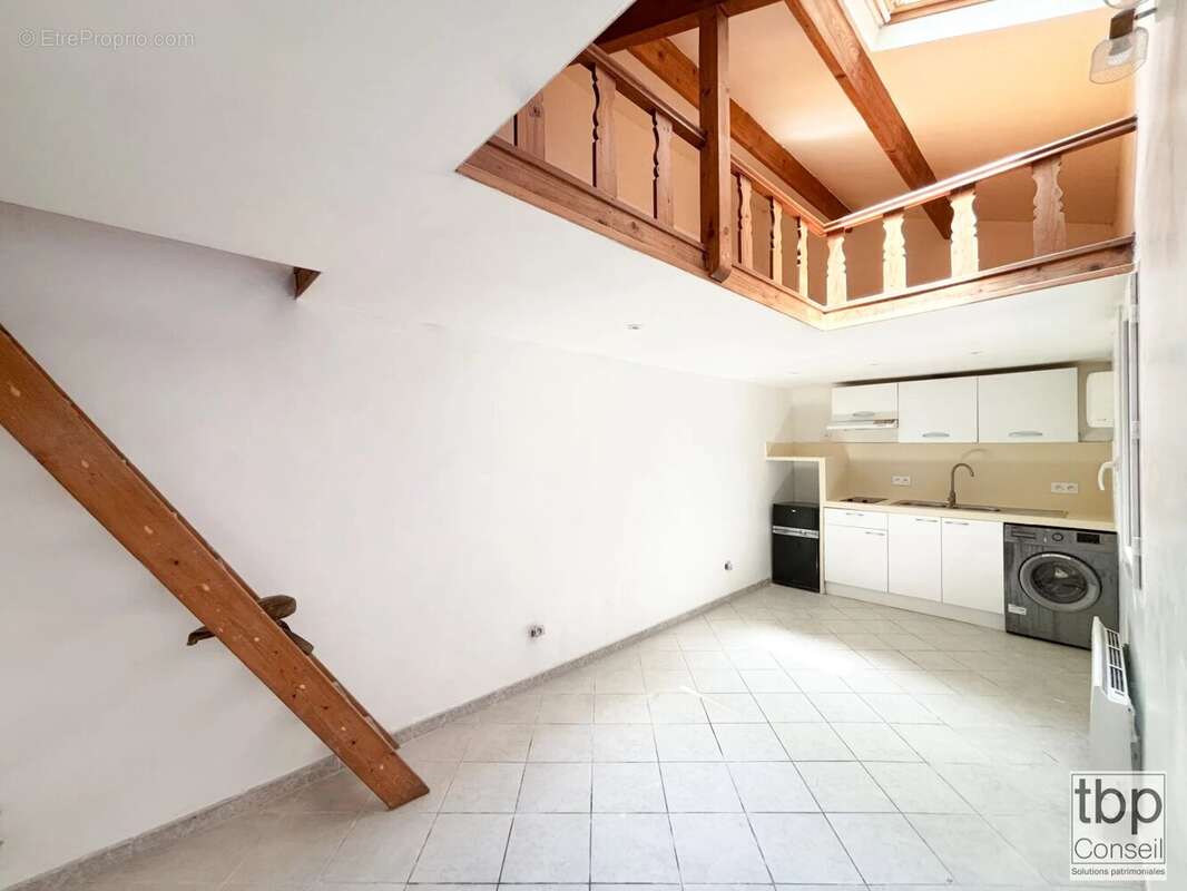 Marseille 5ᵉ – Appartement avec mezzanine et cour - photo 2