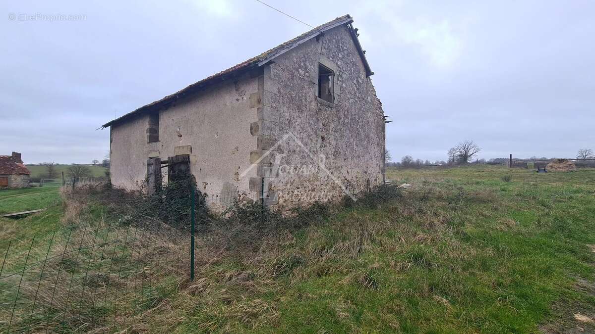 Terrain à YGRANDE