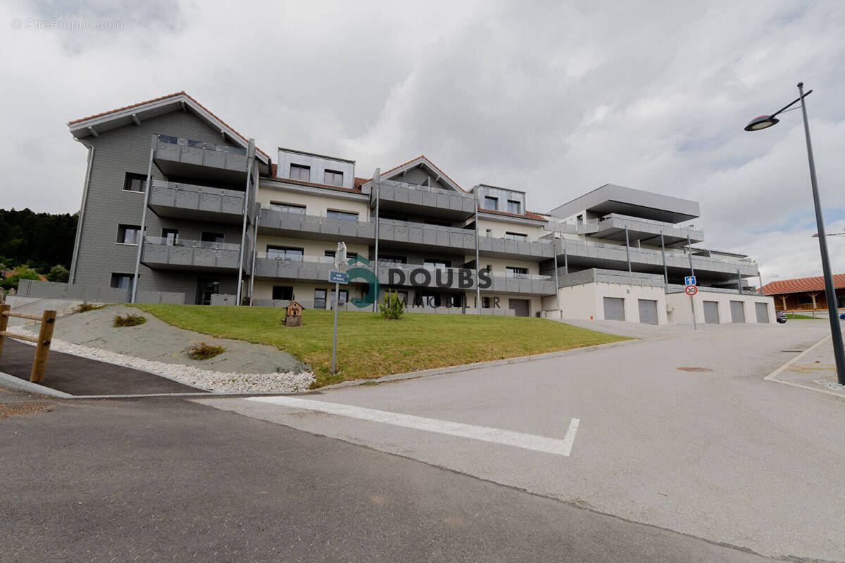 Appartement à ORCHAMPS-VENNES