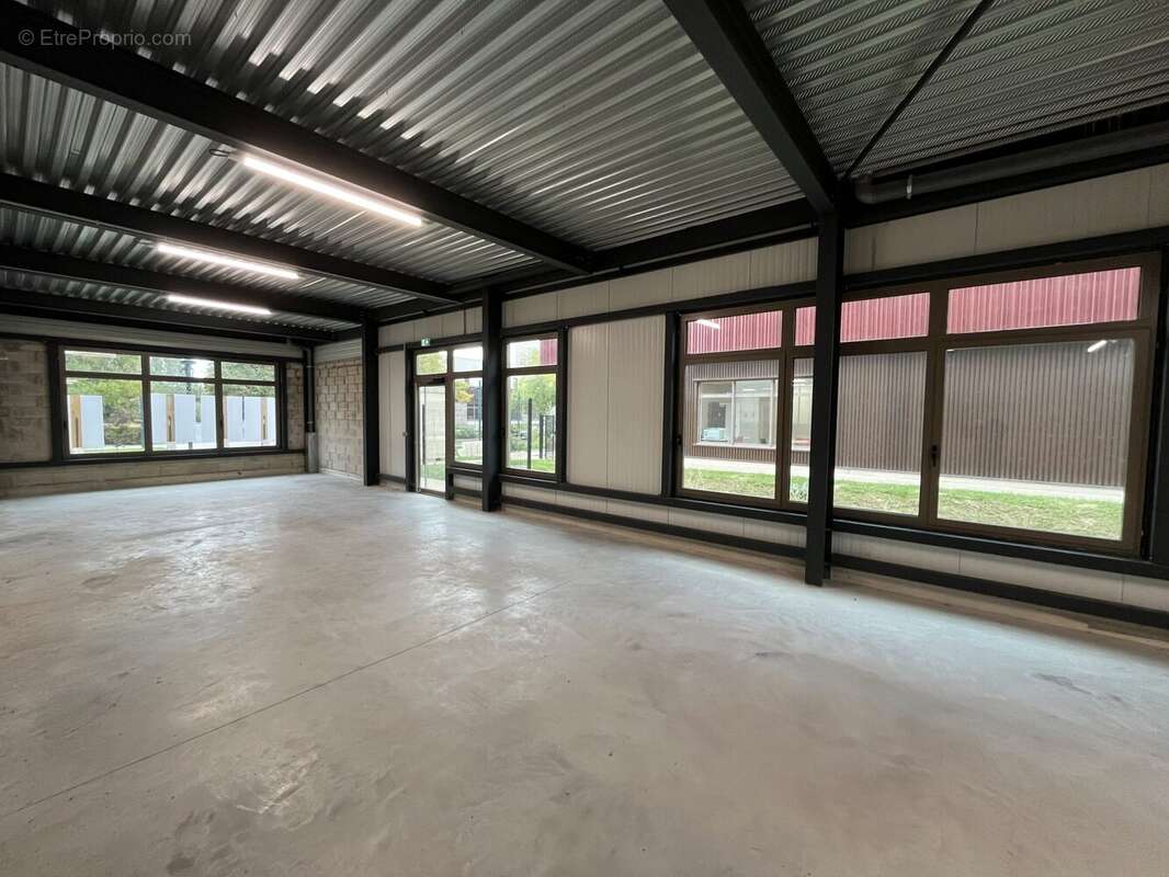 Commerce à GENNEVILLIERS