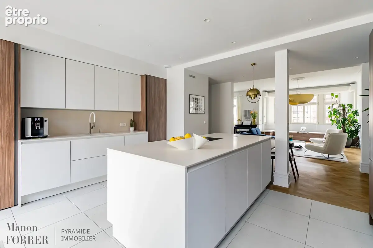 À VENDRE ! Appartement 8 pièces de 203 m2 entièrement rénové par architecte, Contades / République - photo 2