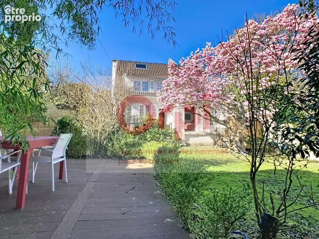 Maison à ISSY-LES-MOULINEAUX