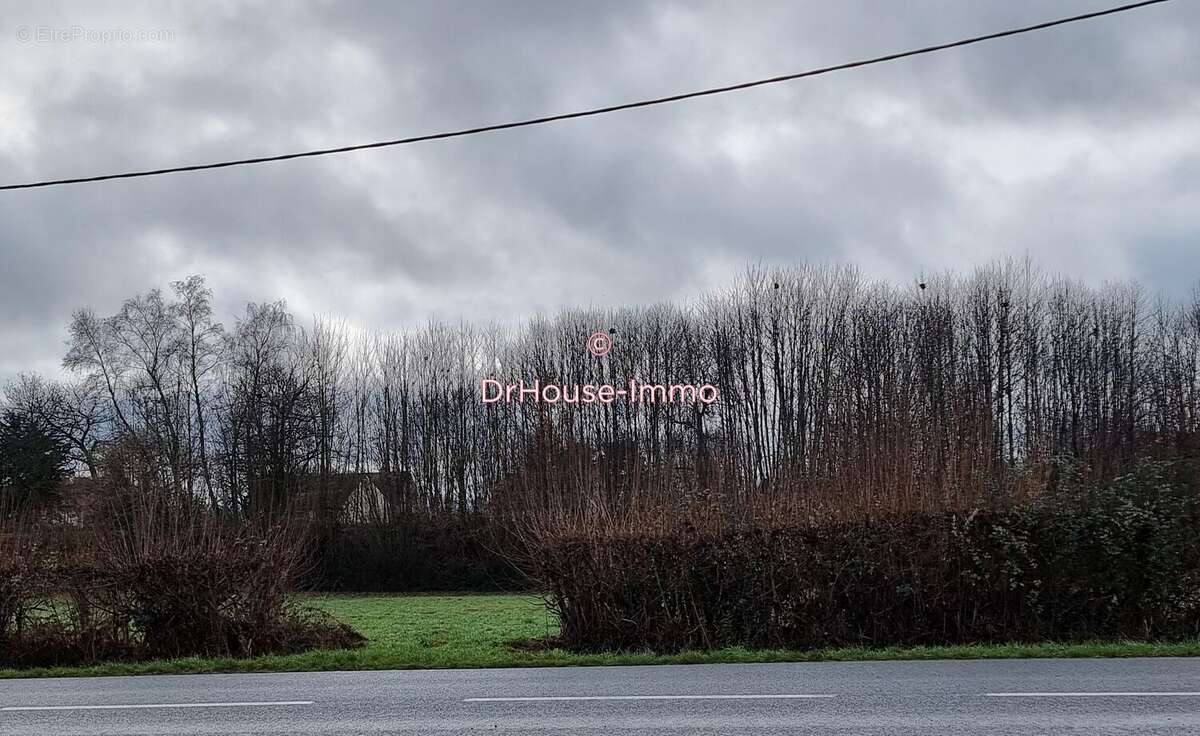 Terrain à AIGURANDE