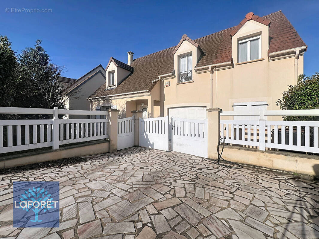Maison à MENNECY