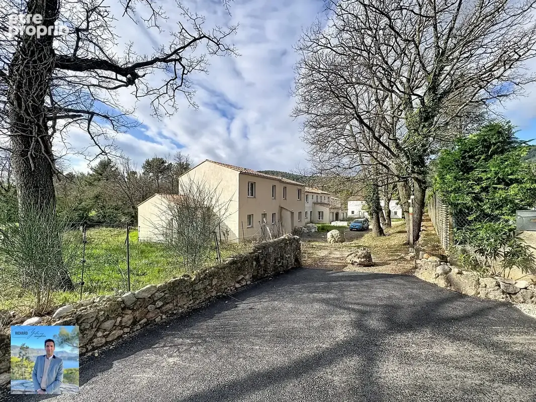 Maison 920 m² à Seillans  - photo 3