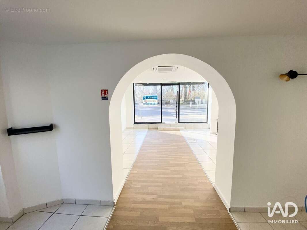 Photo 2 - Commerce à TOURS