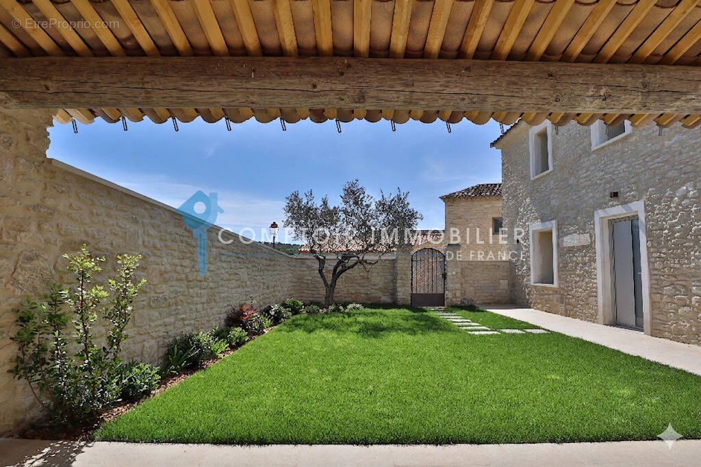 Maison à GORDES