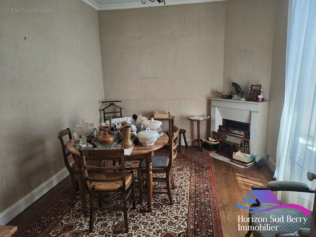 Salle à manger maison 1 - Maison à LA CHATRE