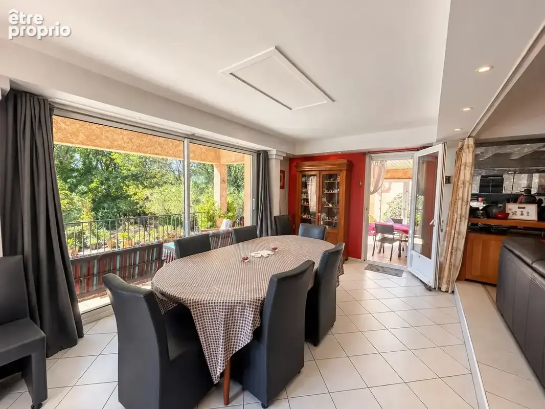 Maison 10 pièces 250 m² à vendre à Uzes (30700) - photo 5