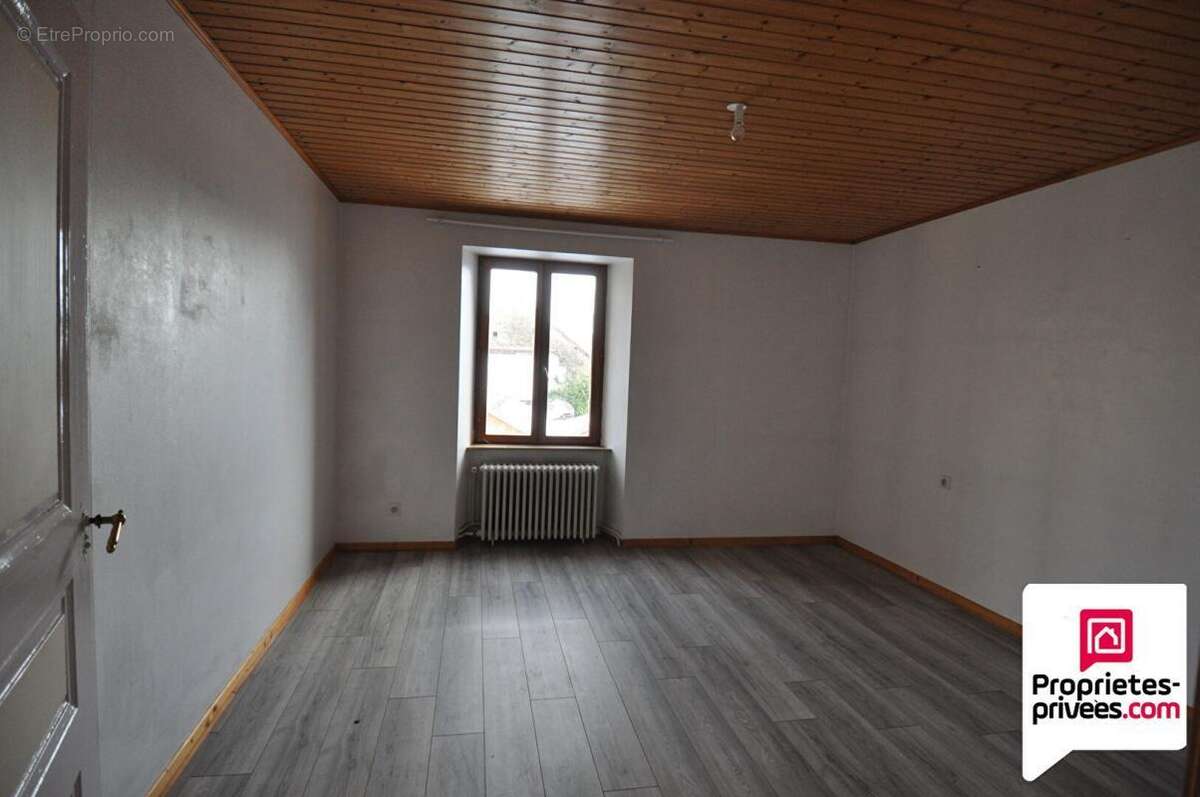 Corps de ferme avec 2 maisons, une grange, prévoir travaux - photo 6