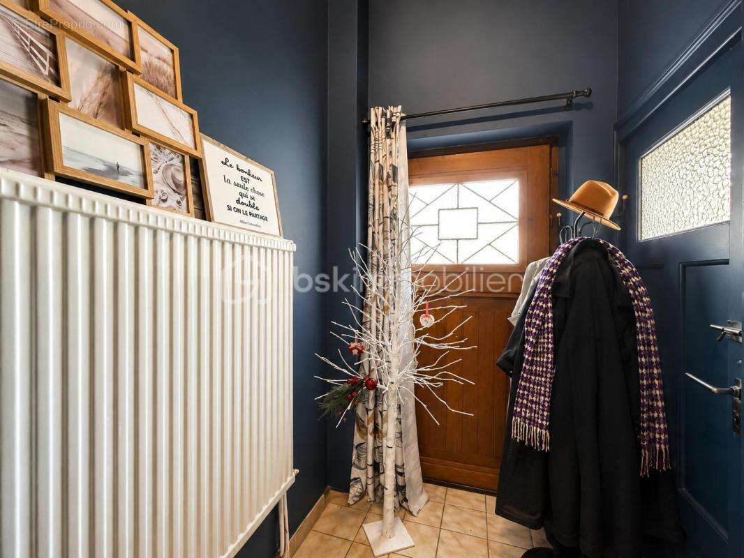 Grande maison de campagne avec plusieurs dépendances - photo 3