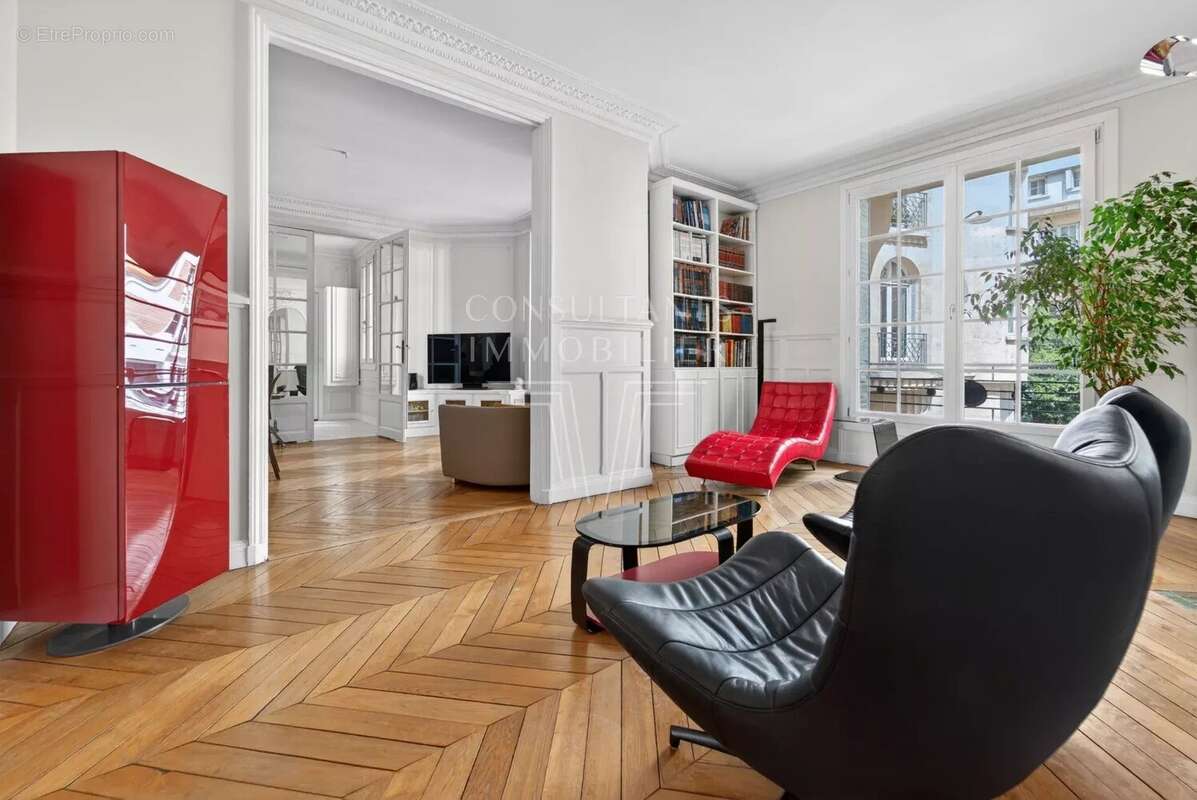 Appartement à PARIS-16E