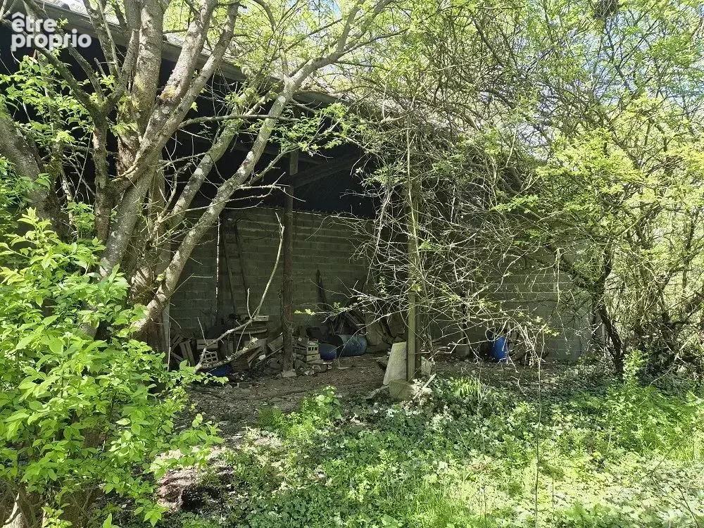 Maison à rénover, terrain et dépendance. - photo 5