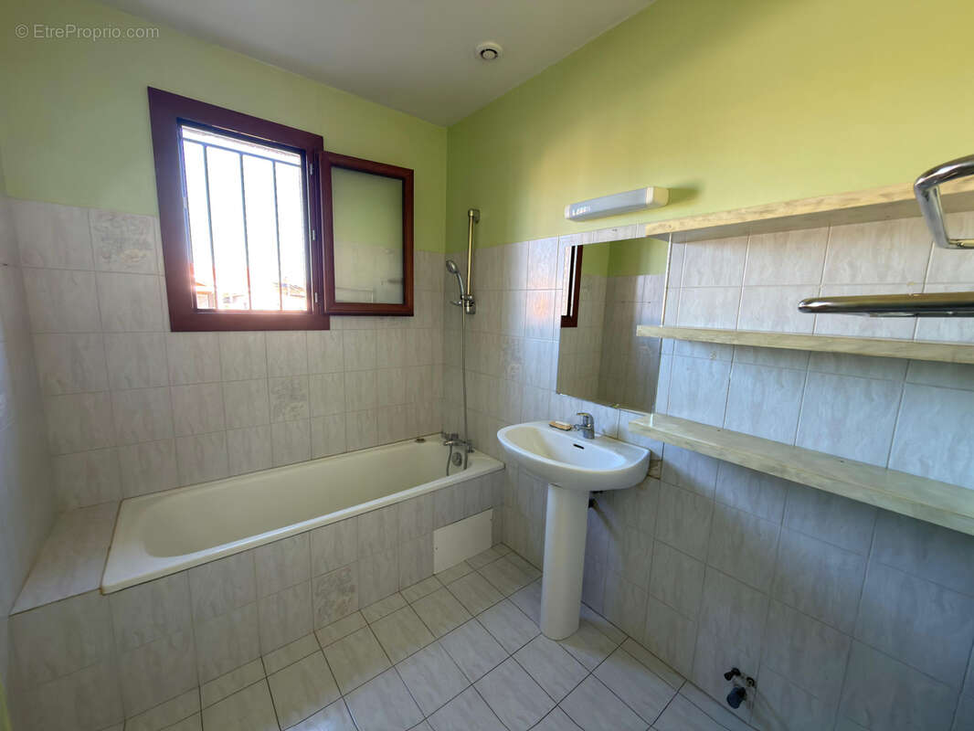 Maison à SAINT-QUENTIN-LA-POTERIE