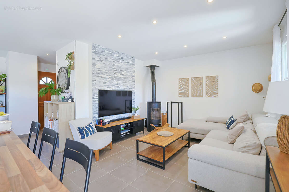 Maison à PUGET-VILLE