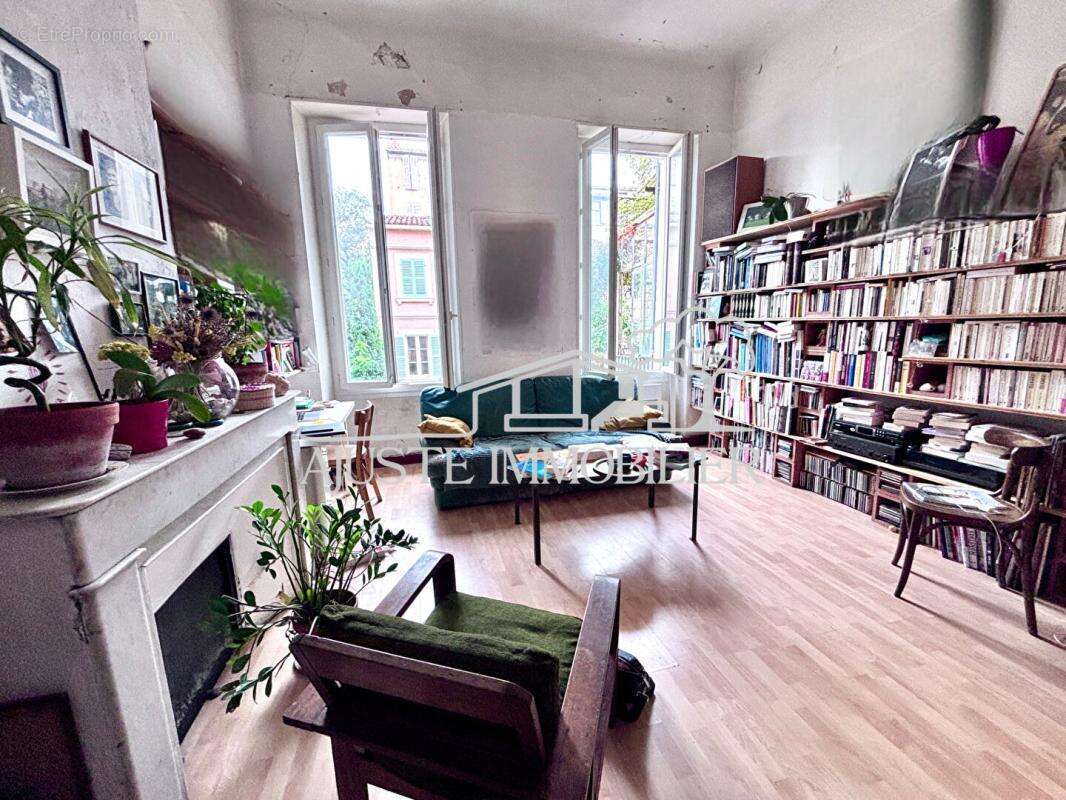 Appartement à MARSEILLE-1E