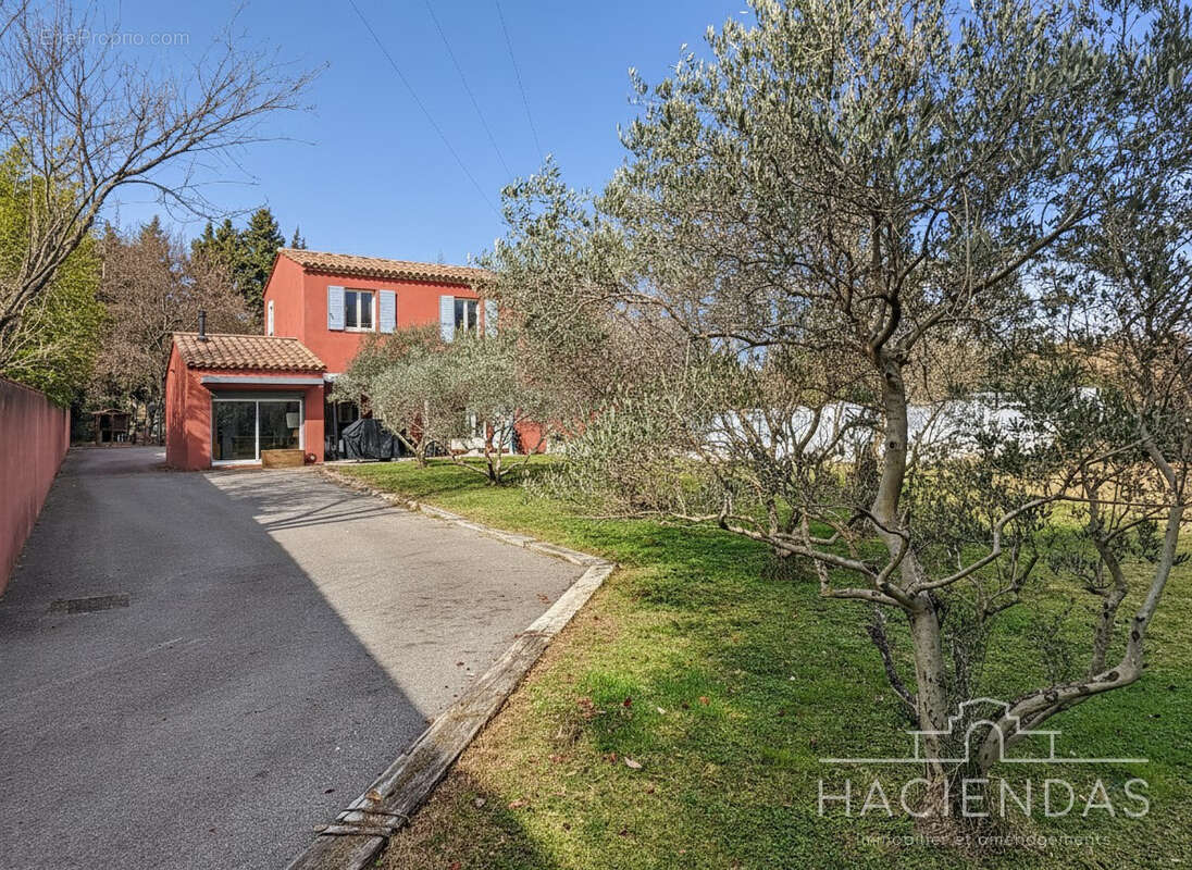 Maison à PELISSANNE