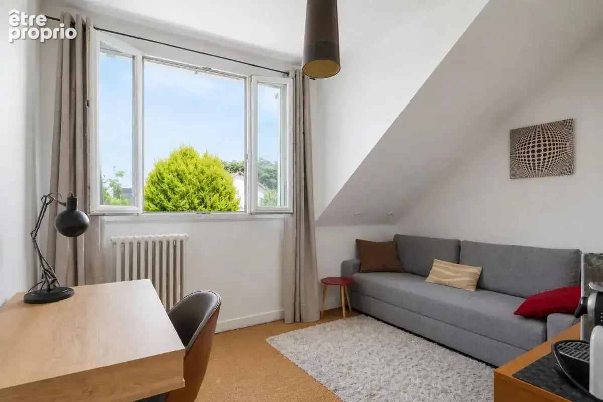 Maison 7 pièces 127 m² à Gagny avec piscine, jardin et parkings - photo 8