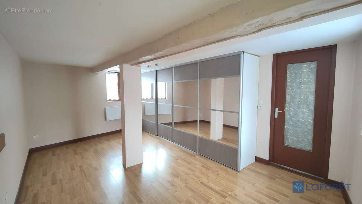 Maison à OLLAINVILLE