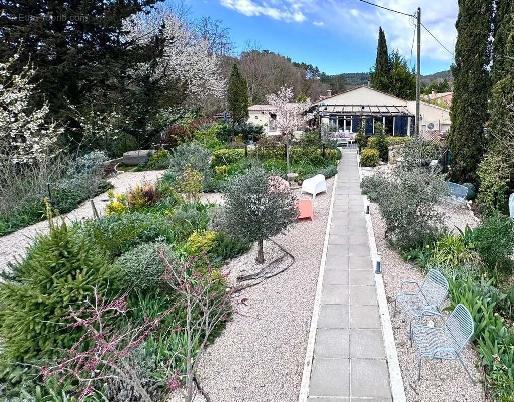 Maison à ENTRECASTEAUX