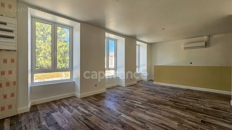 Appartement à MORIGNY-CHAMPIGNY
