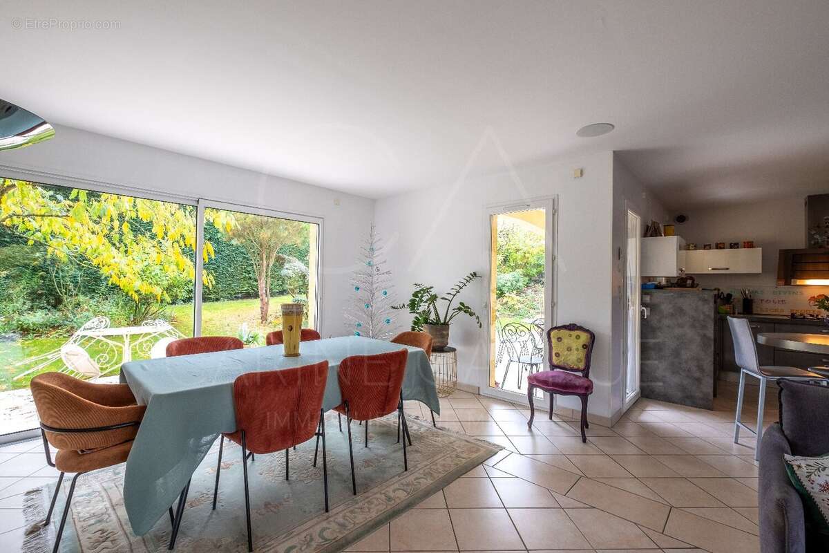 Maison à TASSIN-LA-DEMI-LUNE