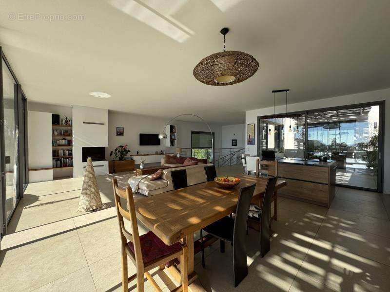 Maison à CARQUEIRANNE