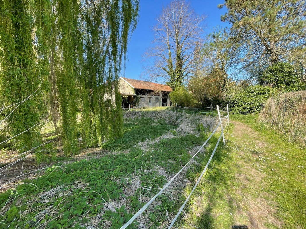 Propriete maison de maître 11 pieces + dependances sur terrain de 3400 m2 - 10 min de gueux - photo 16