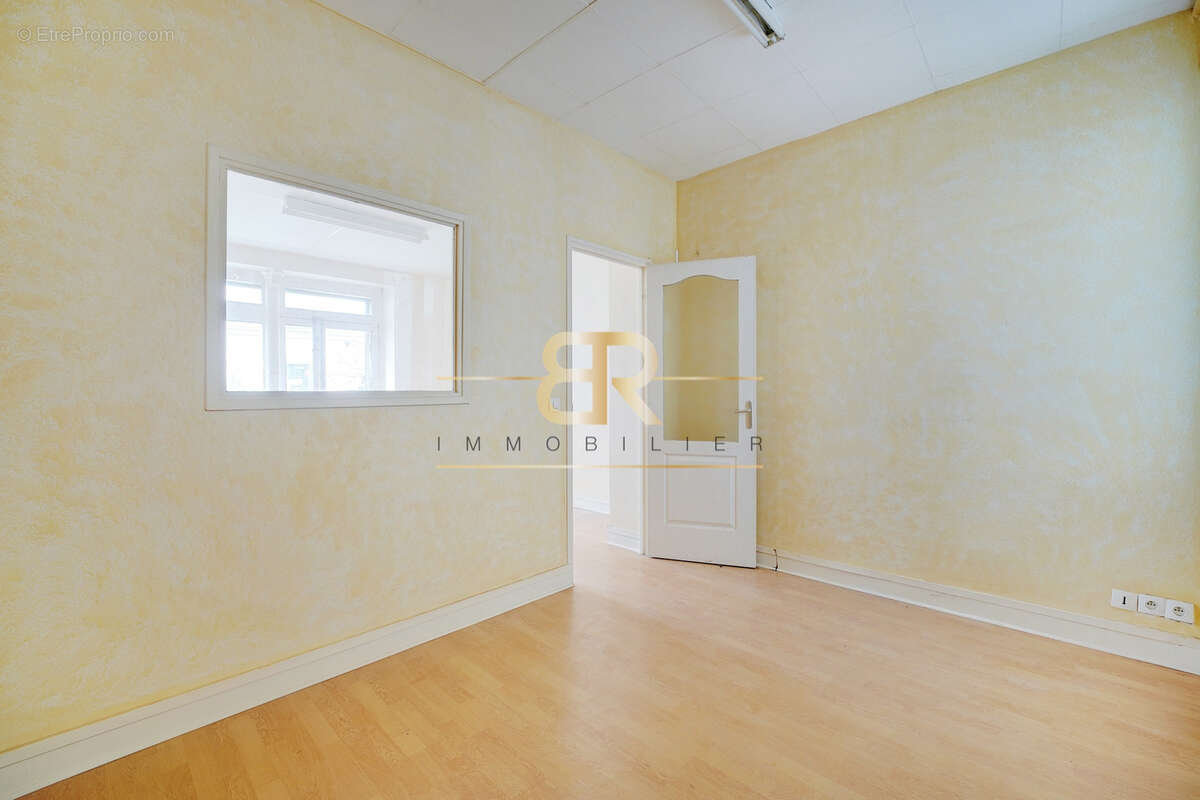 Commerce à PARIS-17E