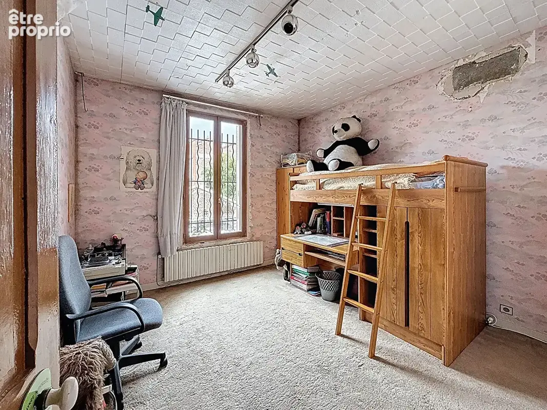 Montreuil, proche du metro, bien atypique entre la maison et l'appartement en duplex avec son entree independante et sa cour pri - photo 6