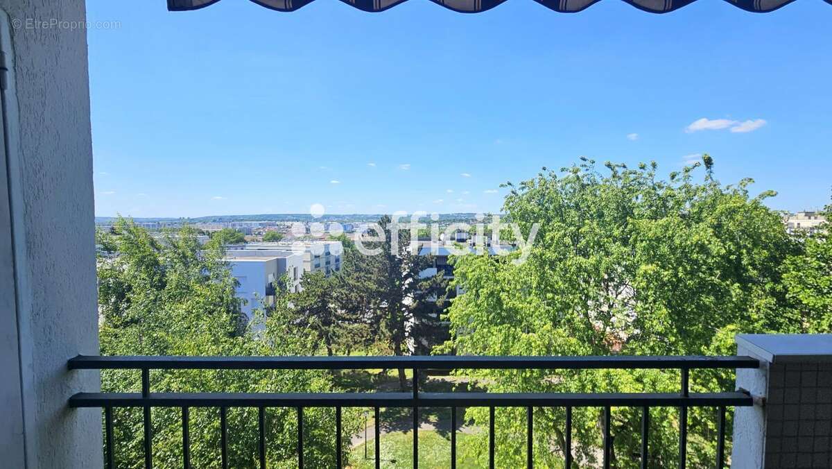 Appartement à FRESNES