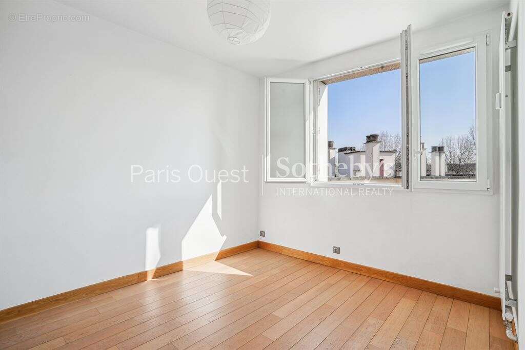 Appartement à NEUILLY-SUR-SEINE