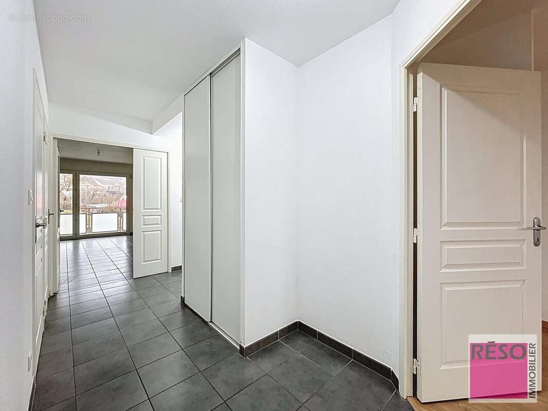 Appartement à ETREMBIERES