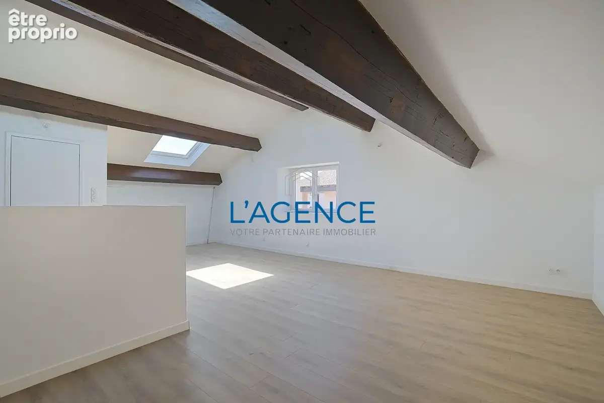 Appartement T3 de 71m2 habitables (50.85 LC) en dernier étage d'une résidence entièrement rénovée avec deux pl - photo 4
