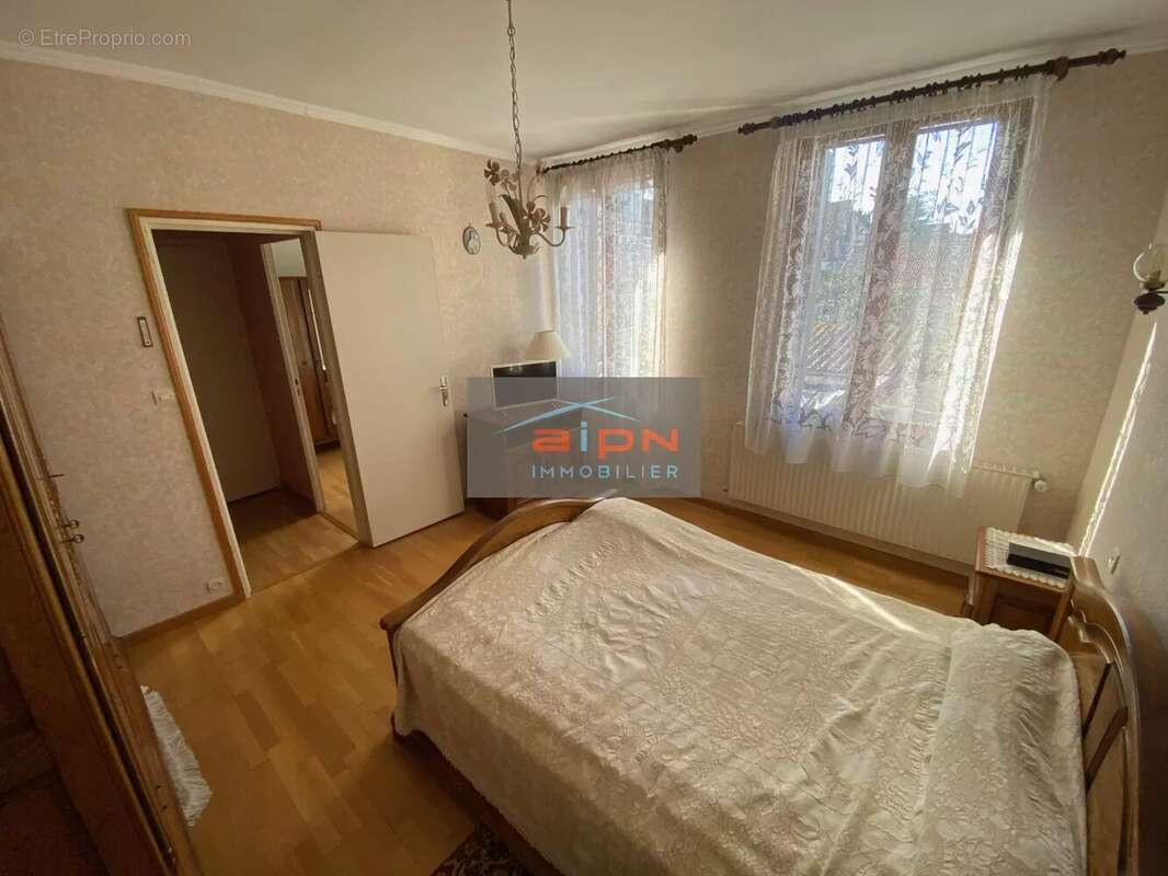 Maison à SAINT-ETIENNE-DU-ROUVRAY